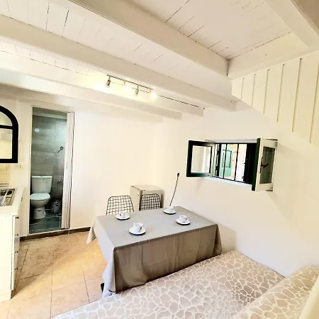 Piccolo Modern Old Town *