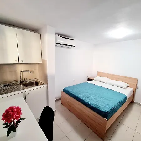Piccolo Modern Old Town Apartment *