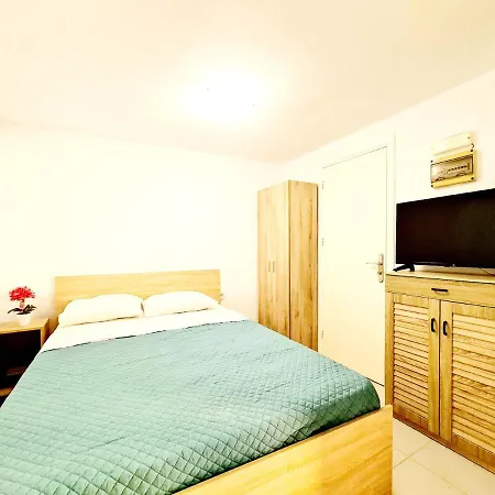 Piccolo Modern Old Town Apartment