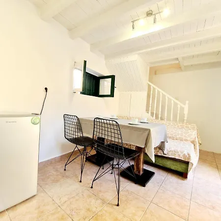 Piccolo Modern Old Town Apartment