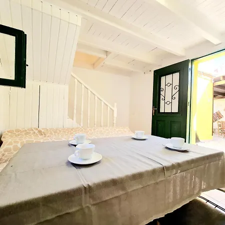 Piccolo Modern Old Town Apartment