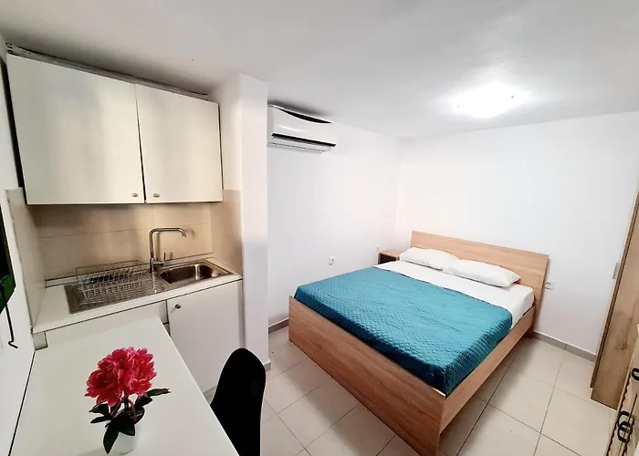 Piccolo Modern Old Town Apartment *