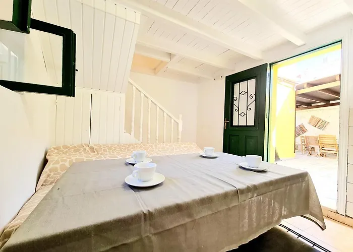 Piccolo Modern Old Town Apartment