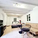 Piccolo Modern Old Town *